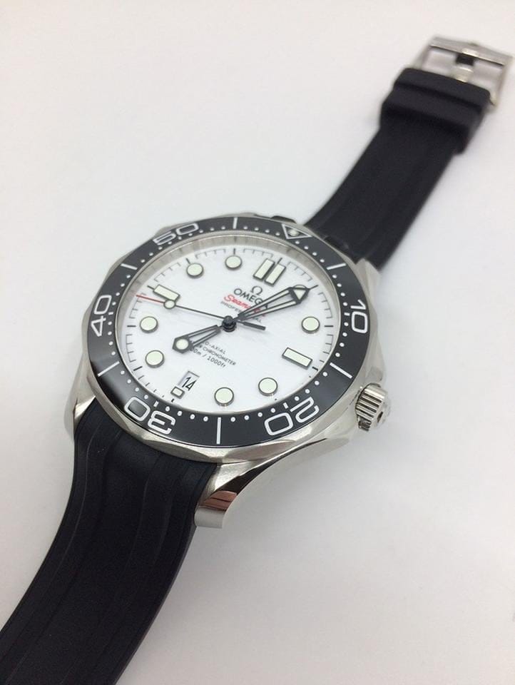 Omega Seamaster Diver 300 M42 mm otomatik saat 210.32.42.20.04.001
