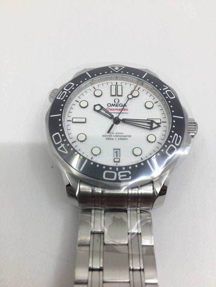 Omega Seamaster Diver 300 M42 mm otomatik saat 210.30.42.20.04.001