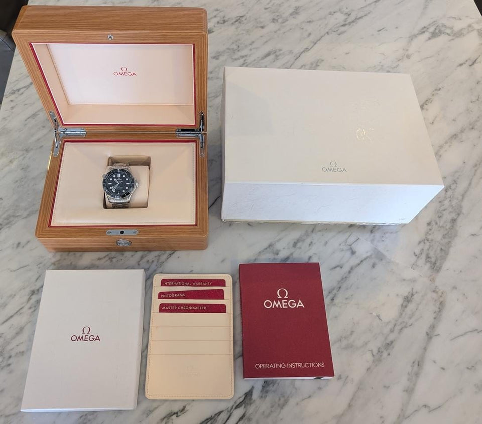 Omega Seamaster Diver 300 MSeminuevo excelente estado con certificados caja original