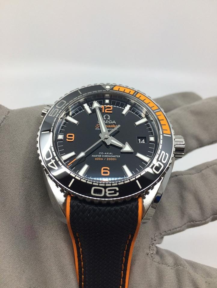 Omega Seamaster Planet Ocean600m 43.5 mm otomatik saat 215.32.44.21.01.001