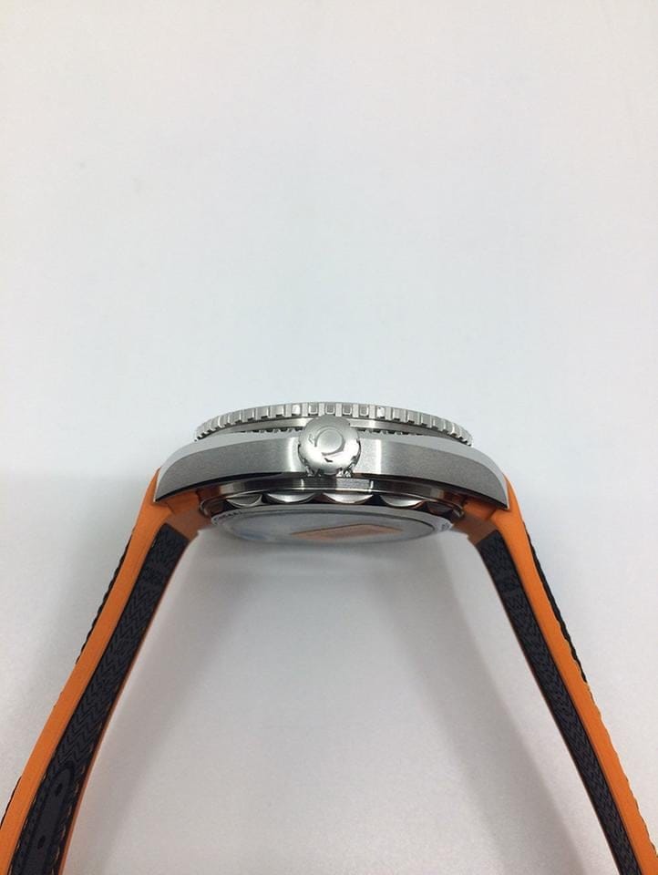 Omega Seamaster Planet Ocean600m 43.5 mm otomatik saat 215.32.44.21.01.001