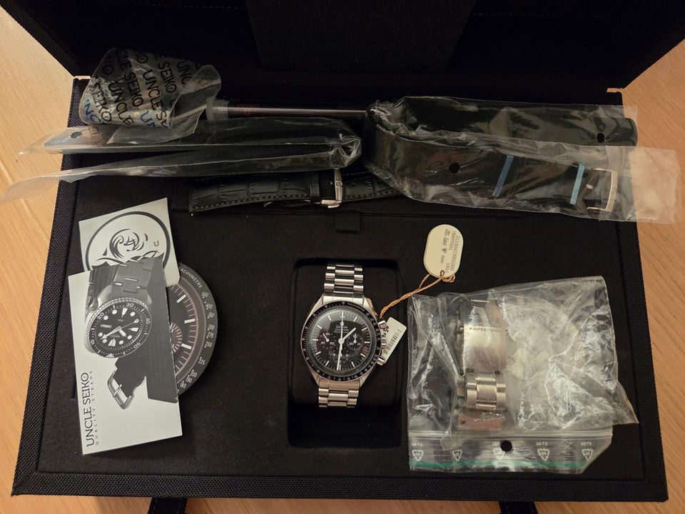 Omega Speedmaster Professional Moonwatchfull set extra bands unworn original bracelet