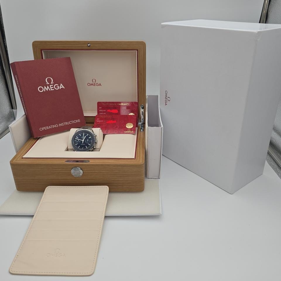 Omega Speedmaster Moonwatch Chronograph Co-axial OMEGA Titanium Speedmaster 311.90.44.51.03.001 Blue Dial
