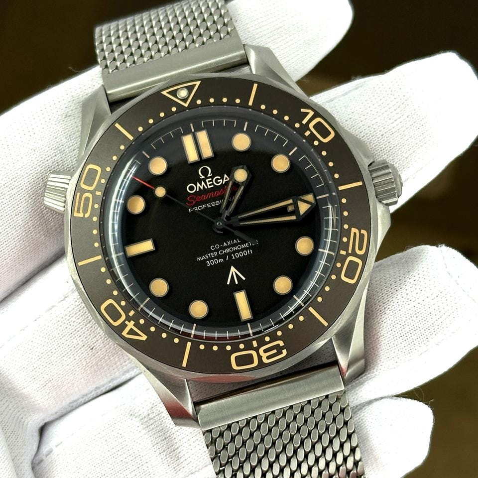 Omega Seamaster Diver 300 MUnworn 2026 007 Edition Seamaster Diver 300 Ref# 210.90.42.20.01.001 box and papers