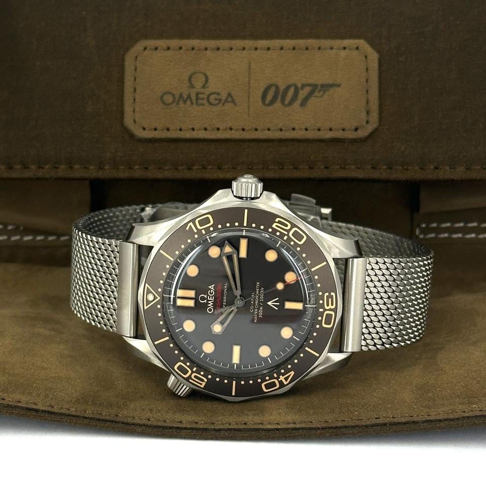 Omega Seamaster Diver 300 MUnworn 2026 007 Edition Seamaster Diver 300 Ref# 210.90.42.20.01.001 box and papers