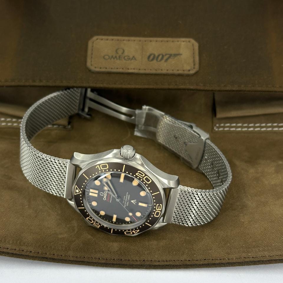 Omega Seamaster Diver 300 MUnworn 2026 007 Edition Seamaster Diver 300 Ref# 210.90.42.20.01.001 box and papers