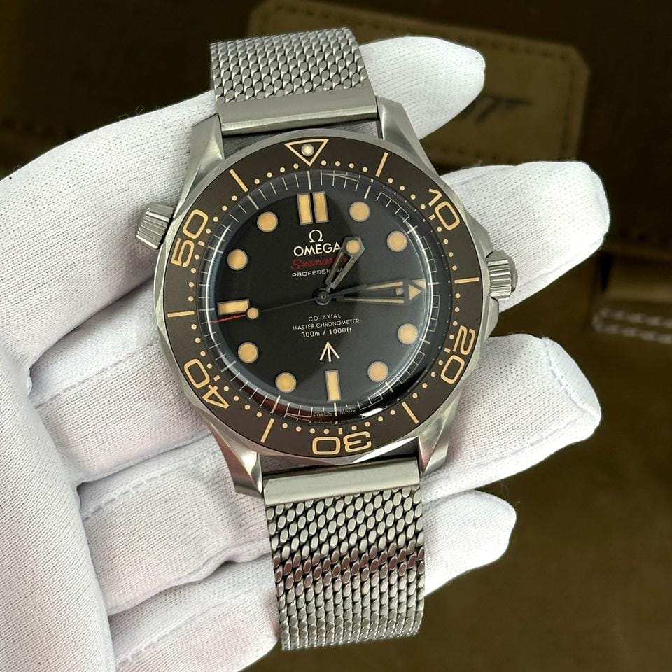 Omega Seamaster Diver 300 MUnworn 2026 007 Edition Seamaster Diver 300 Ref# 210.90.42.20.01.001 box and papers