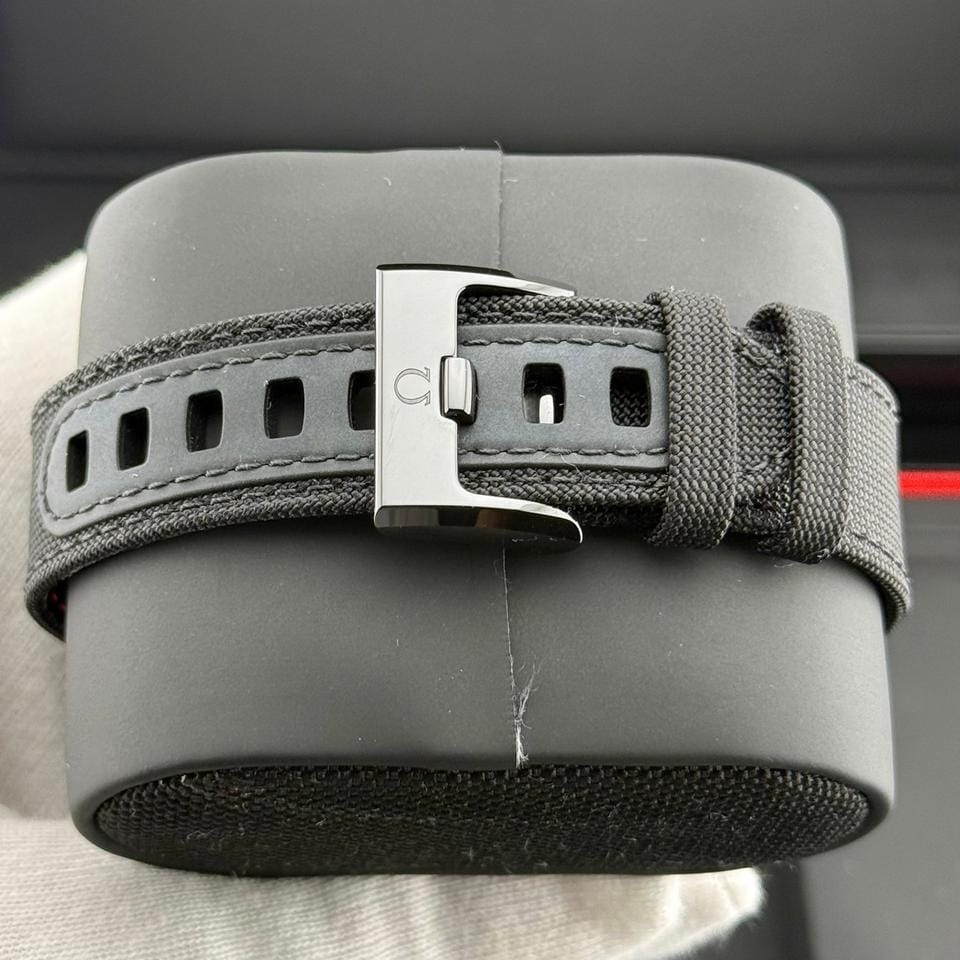 Omega Speedmaster Dark Side Of The Moon Full-Set 10/2023 | Unworn | Ungetragen | Keramik | Top