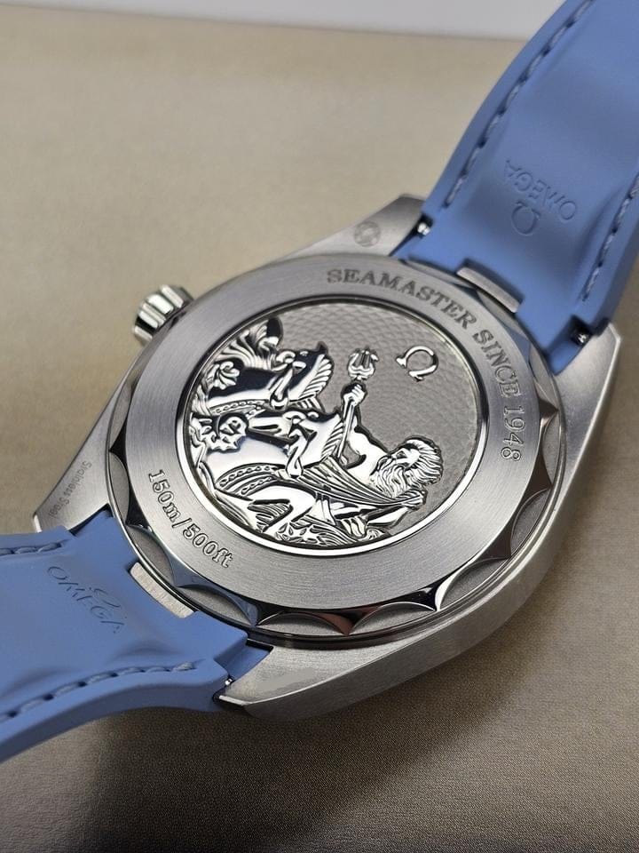 Omega Seamaster Aqua Terra Worldtimer150m Co-axial Master Chronometer GMT 43mm in Stainless Steel Summer Blue Full set