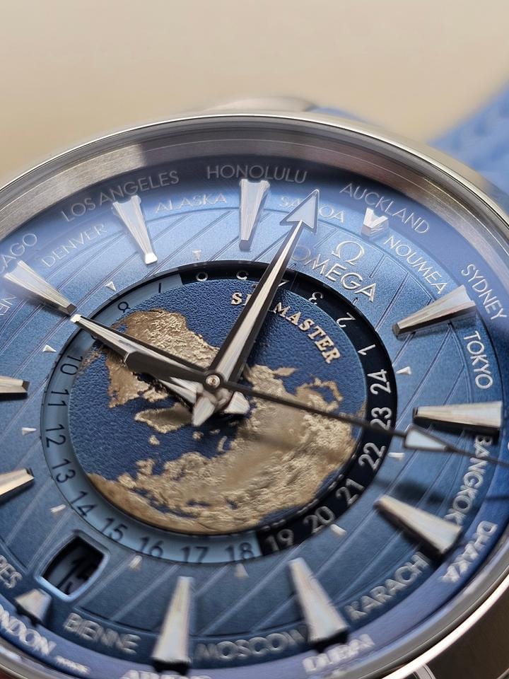 Omega Seamaster Aqua Terra Worldtimer150m Co-axial Master Chronometer GMT 43mm in Stainless Steel Summer Blue Full set