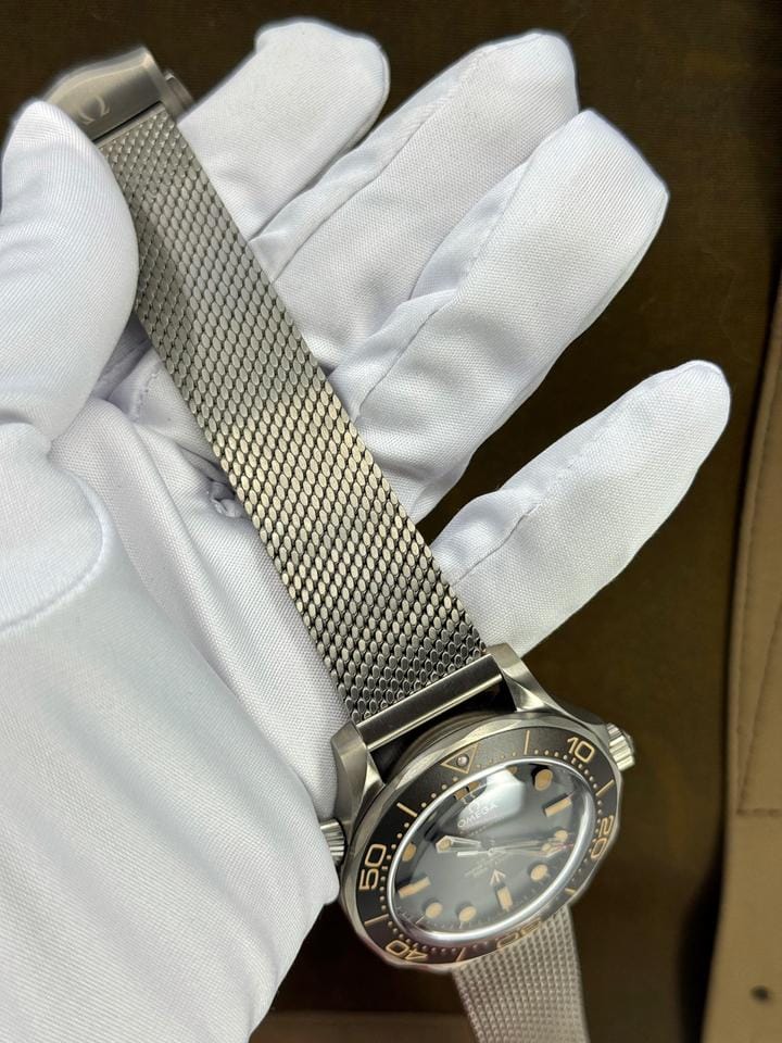 Omega Seamaster Diver 300 MUnworn 2026 Seamaster Diver 300 M James Bond No Time To Die Brown 210.90.42.20.01.001