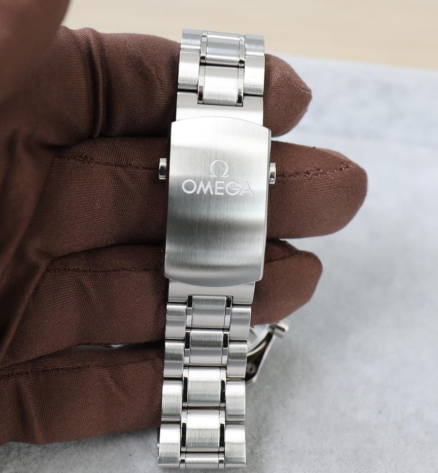 Omega Speedmaster2020 Tokyo - Panda Dial - 42mm - Limited Edition Unworn - Full Set