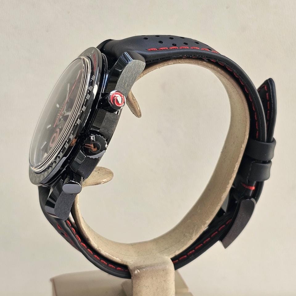 Omega Speedmaster Dark Side Of The Moon 'Alinghi' - Box & Papers 2022 - 44 MM - Like New