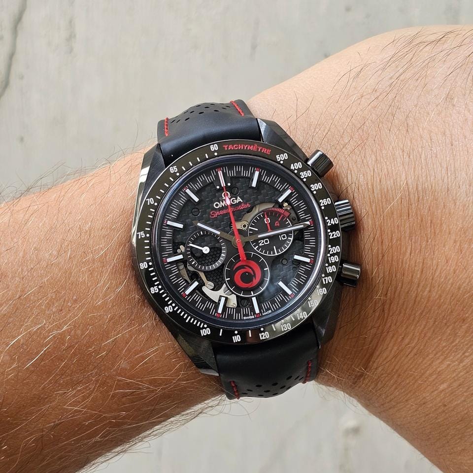 Omega Speedmaster Dark Side Of The Moon 'Alinghi' - Box & Papers 2022 - 44 MM - Like New