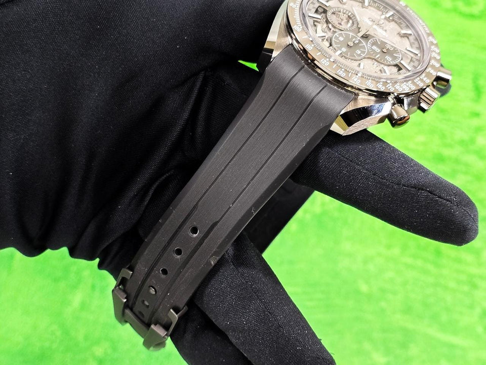 Omega Speedmaster Dark Side Of The Moon 44mm on Rubber Strap - New Movement 2025 release Ref 310.92.44.50.06.002 - Like New 01/2025 (?)