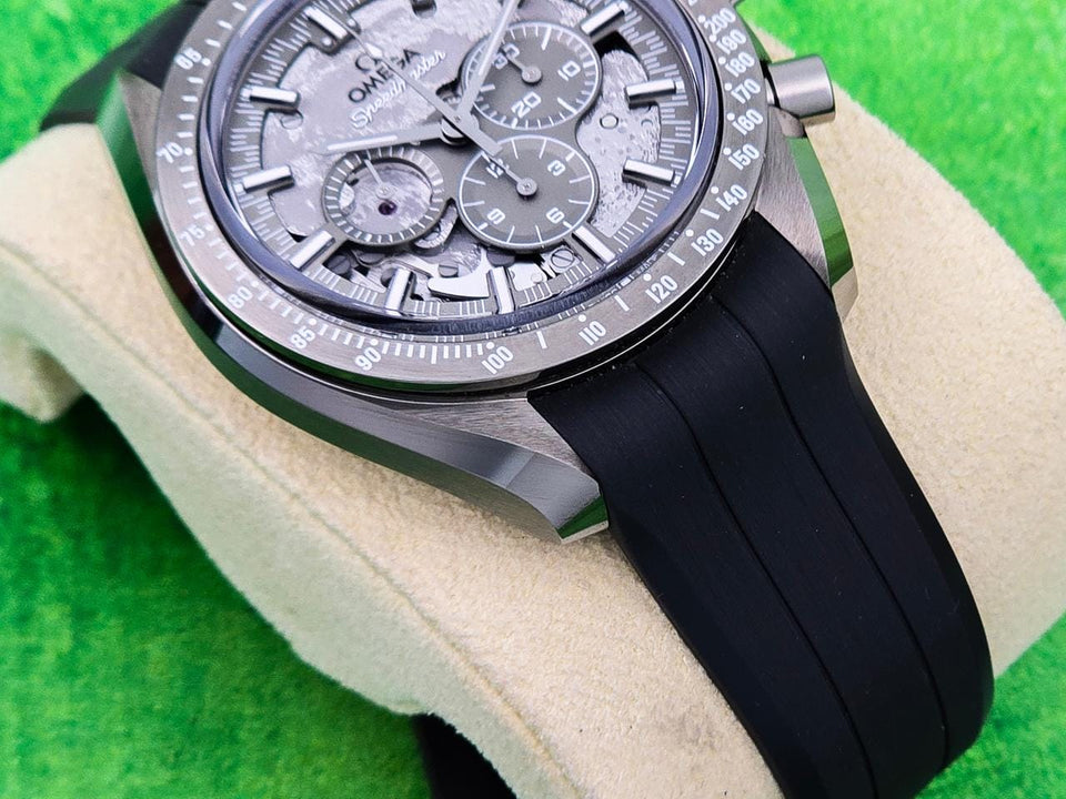 Omega Speedmaster Dark Side Of The Moon 44mm on Rubber Strap - New Movement 2025 release Ref 310.92.44.50.06.002 - Like New 01/2025 (?)