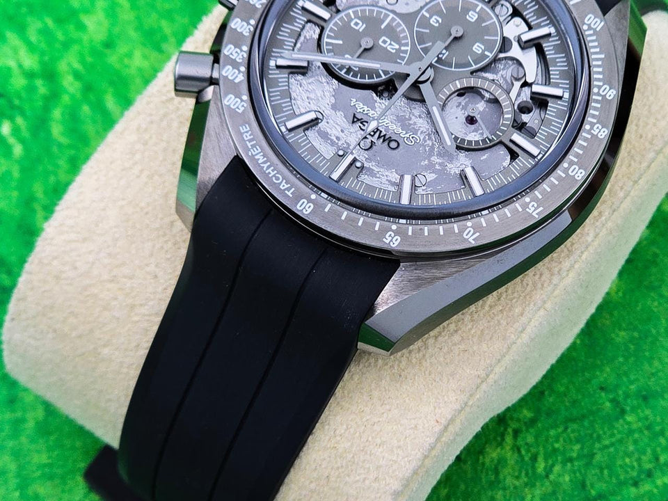 Omega Speedmaster Dark Side Of The Moon 44mm on Rubber Strap - New Movement 2025 release Ref 310.92.44.50.06.002 - Like New 01/2025 (?)
