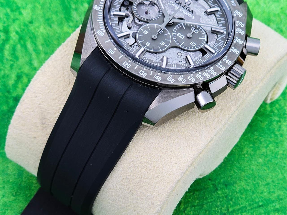 Omega Speedmaster Dark Side Of The Moon 44mm on Rubber Strap - New Movement 2025 release Ref 310.92.44.50.06.002 - Like New 01/2025 (?)