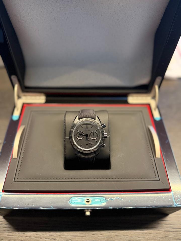 Omega Speedmaster Dark Side Of The Moon Moonwatch Almost unworn. Never damaged. Complete set.