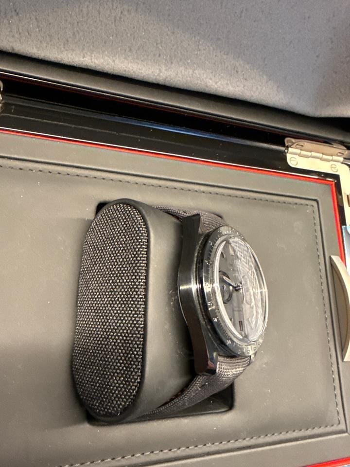 Omega Speedmaster Dark Side Of The Moon Moonwatch Almost unworn. Never damaged. Complete set.