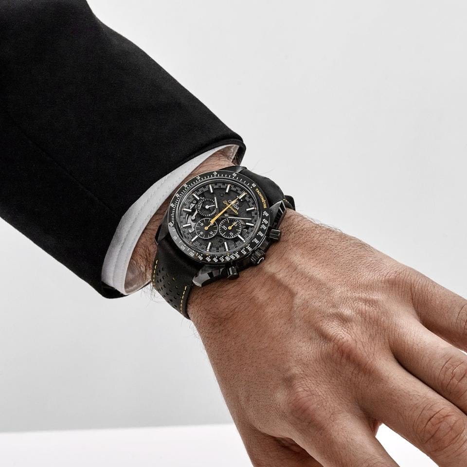 Omega Speedmaster311.92.44.30.01.001 Dark Side of the Moon Apollo 8 Edition Black Ceramic Black Dial (2021)
