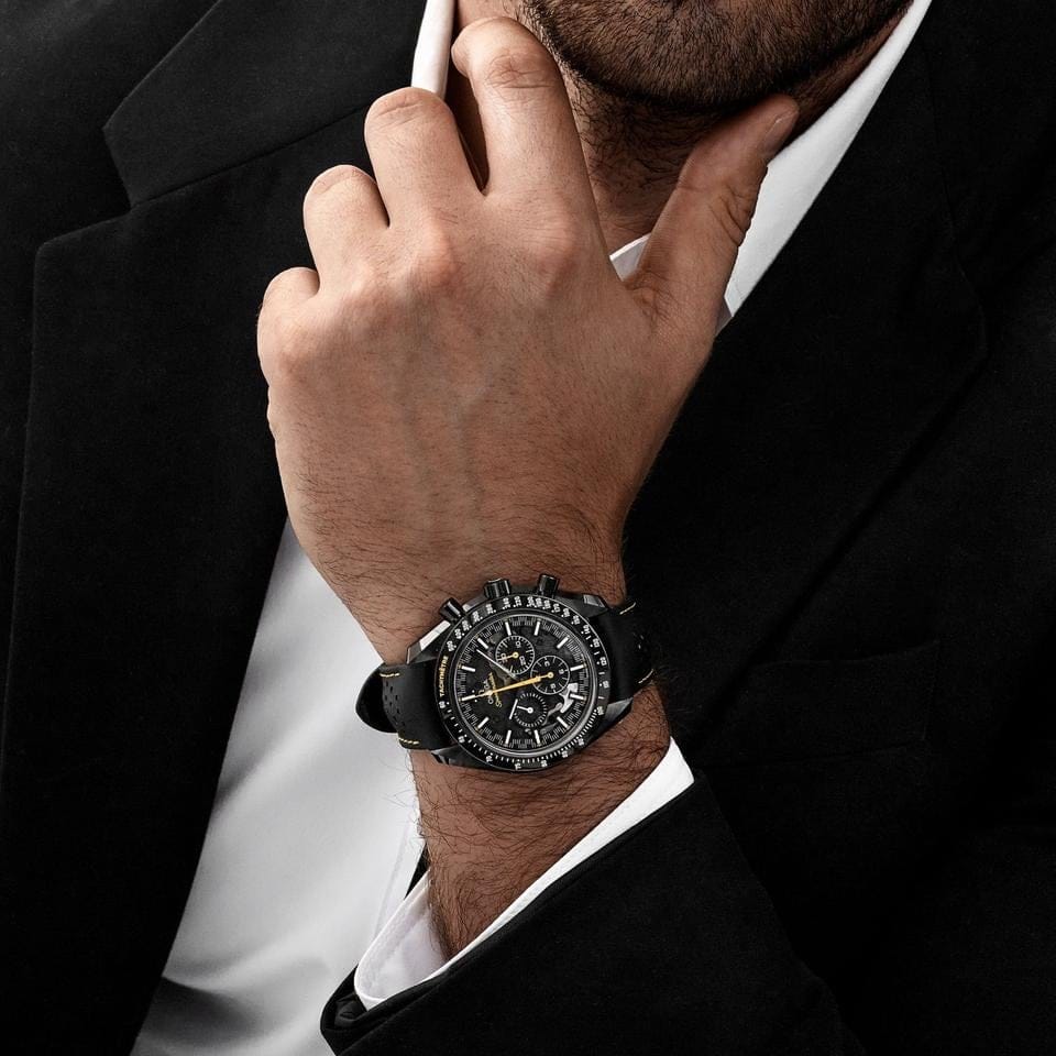 Omega Speedmaster311.92.44.30.01.001 Dark Side of the Moon Apollo 8 Edition Black Ceramic Black Dial (2021)