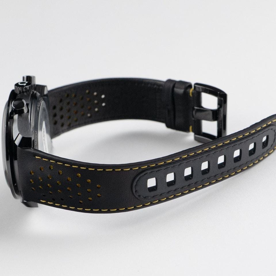 Omega Speedmaster311.92.44.30.01.001 Dark Side of the Moon Apollo 8 Edition Black Ceramic Black Dial (2021)
