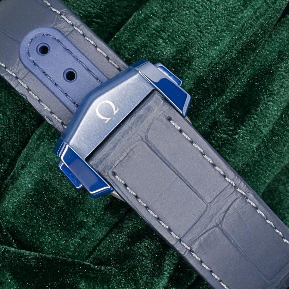Omega Speedmaster Moonphase MINT COMPLETE SET Speedmaster Moonphase "Blue Side of the Moon" 304.93.44.52.03.002
