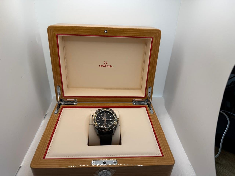 Omega Seamaster Planet Ocean Mint. Ceramic sedna gold. Collectors watch.