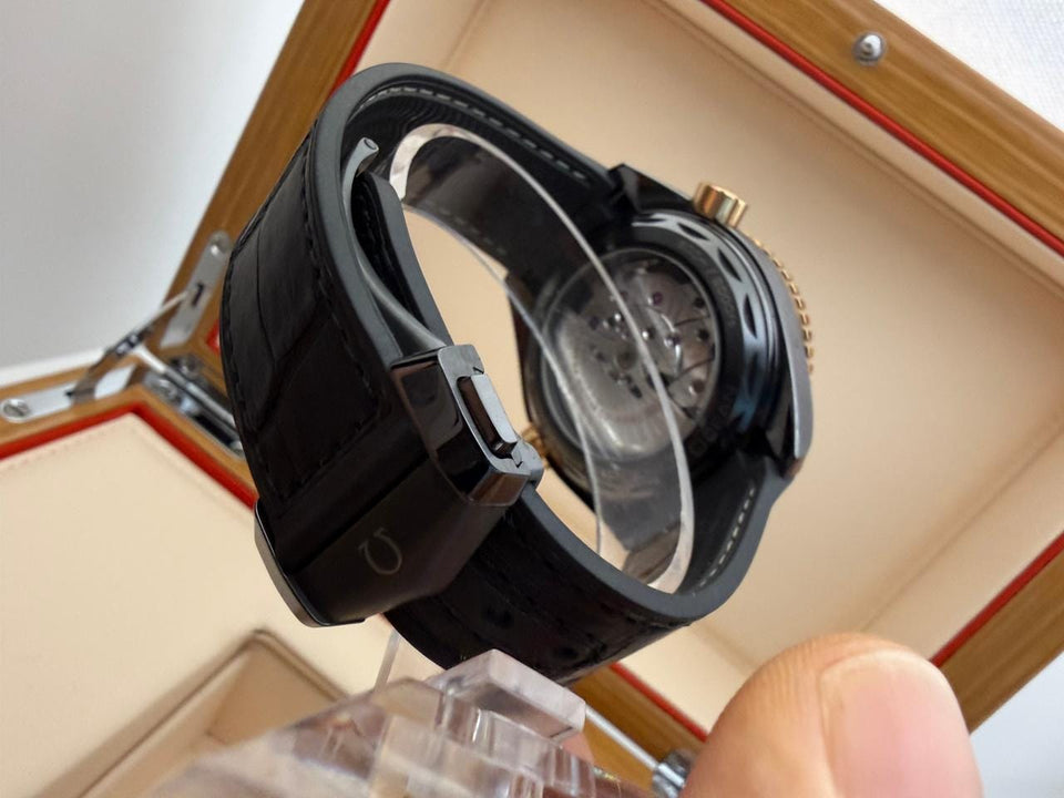 Omega Seamaster Planet Ocean Mint. Ceramic sedna gold. Collectors watch.