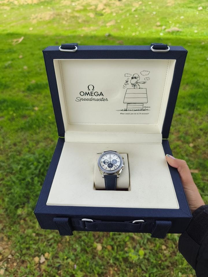 Omega Speedmaster Professional Moonwatch'Silver Snoopy Award' completamente nuevo jamás usado