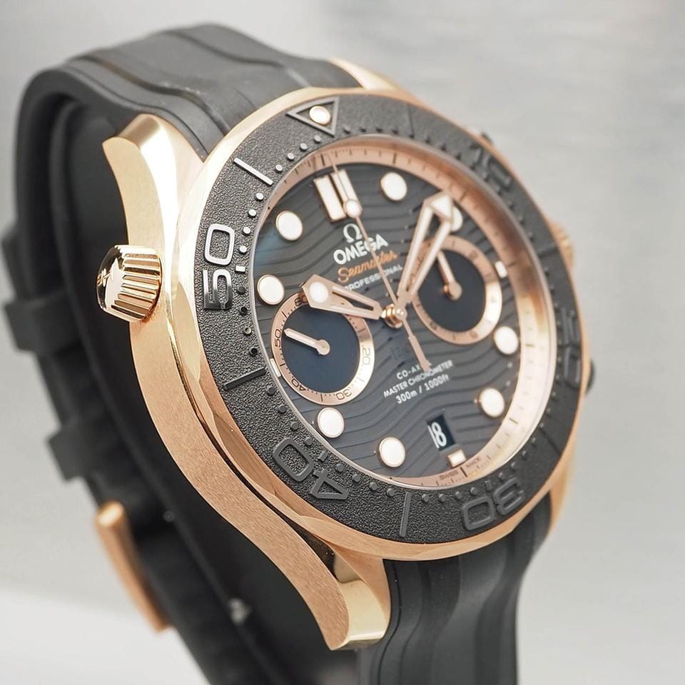 Omega Seamaster Diver 300 MChronograph 300 M 44 mm 18k Gold B&P NEW Neu/ungetragen
