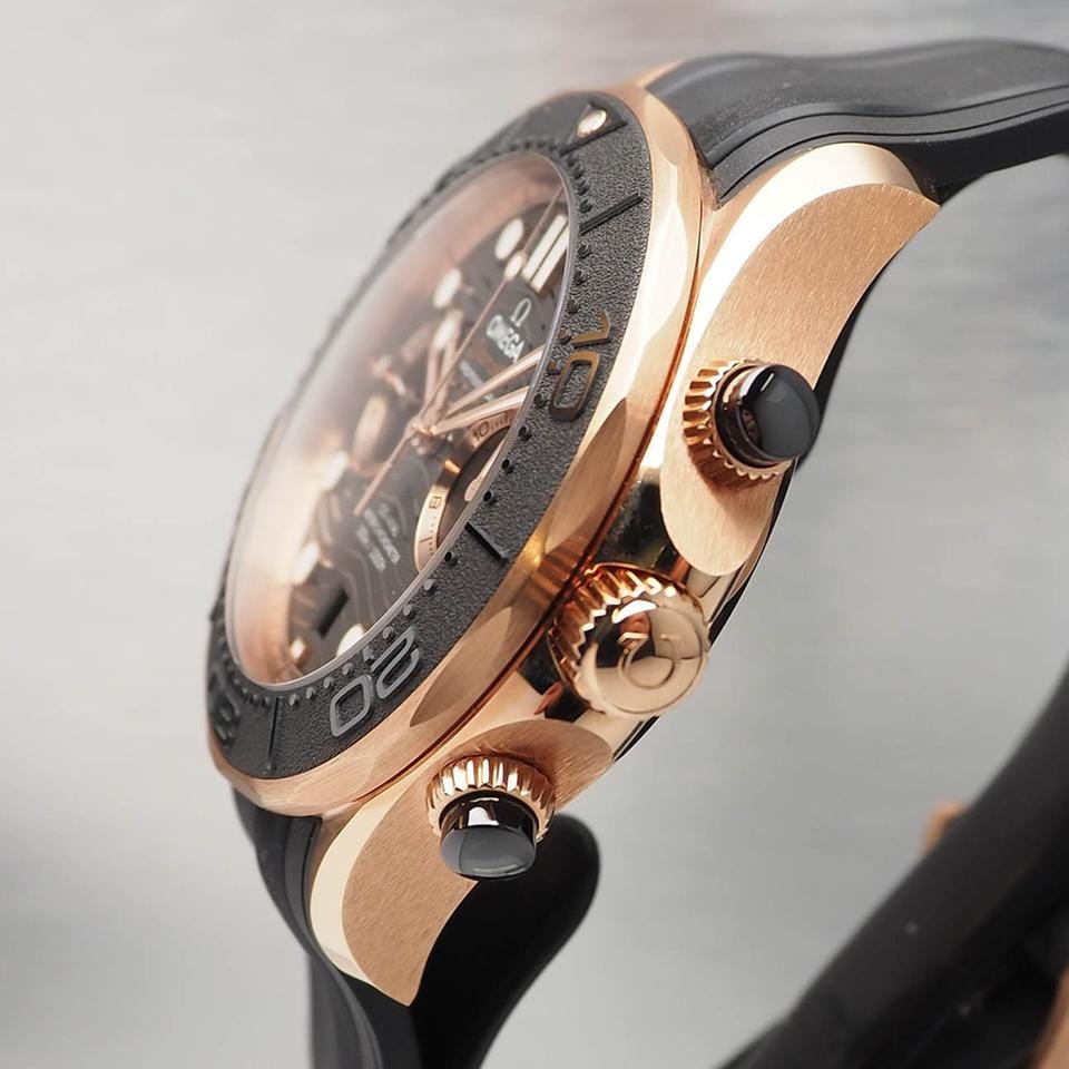 Omega Seamaster Diver 300 MChronograph 300 M 44 mm 18k Gold B&P NEW Neu/ungetragen