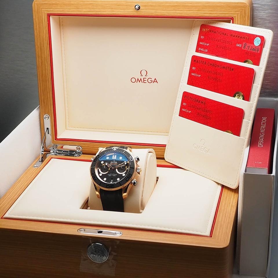 Omega Seamaster Diver 300 MChronograph 300 M 44 mm 18k Gold B&P NEW Neu/ungetragen