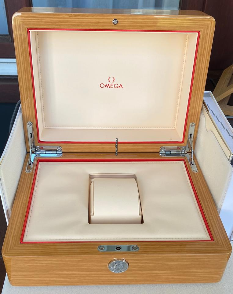 Omega De Ville Prestige Co-axial Power Reserve Beautiful watch in very good condition (rarely worn).