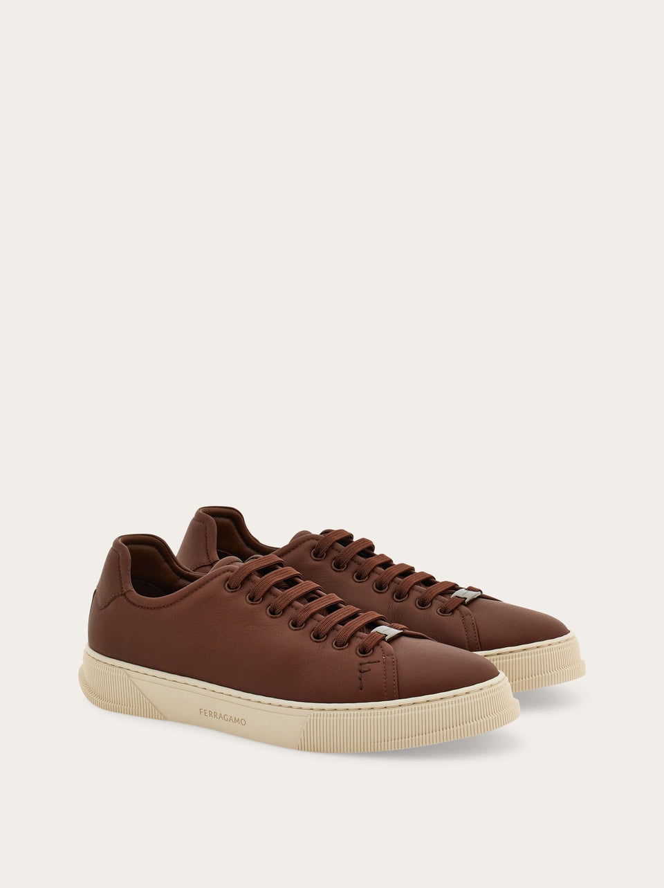 Elastic lace sneaker