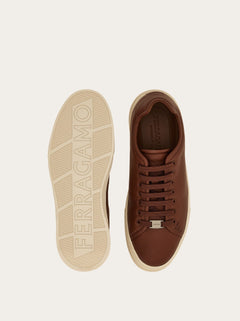 Elastic lace sneaker