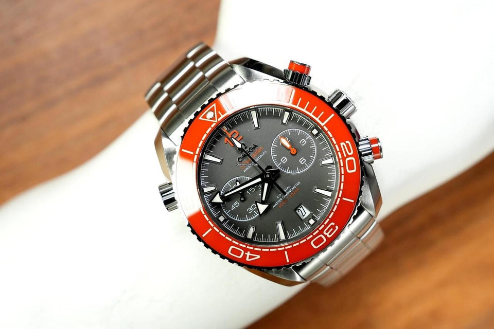 Omega Seamaster Planet Ocean Chronograph600 M analog Co-Axial Master Chronometer 215.30.46.51.99.001