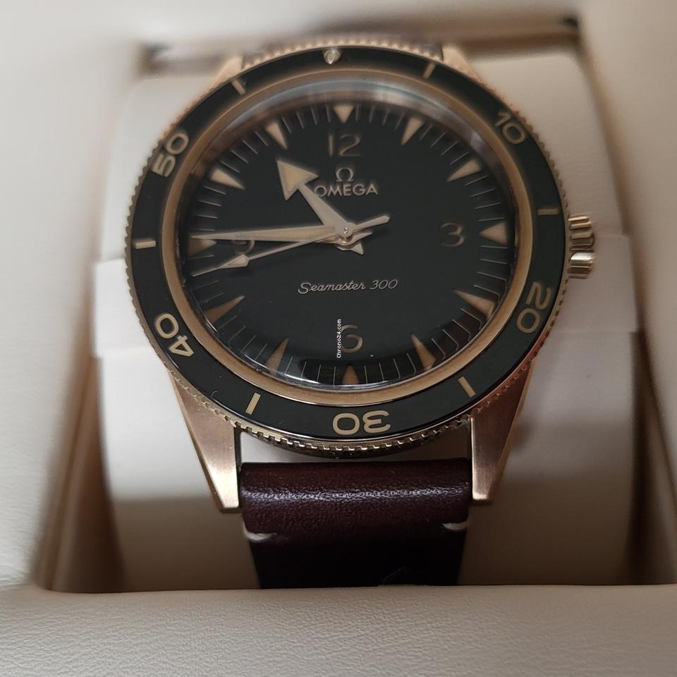 Omega Seamaster 300 Co-Axial Master Chronometer patiniertes Bronze Gold für Liebhaber lebendiger Material