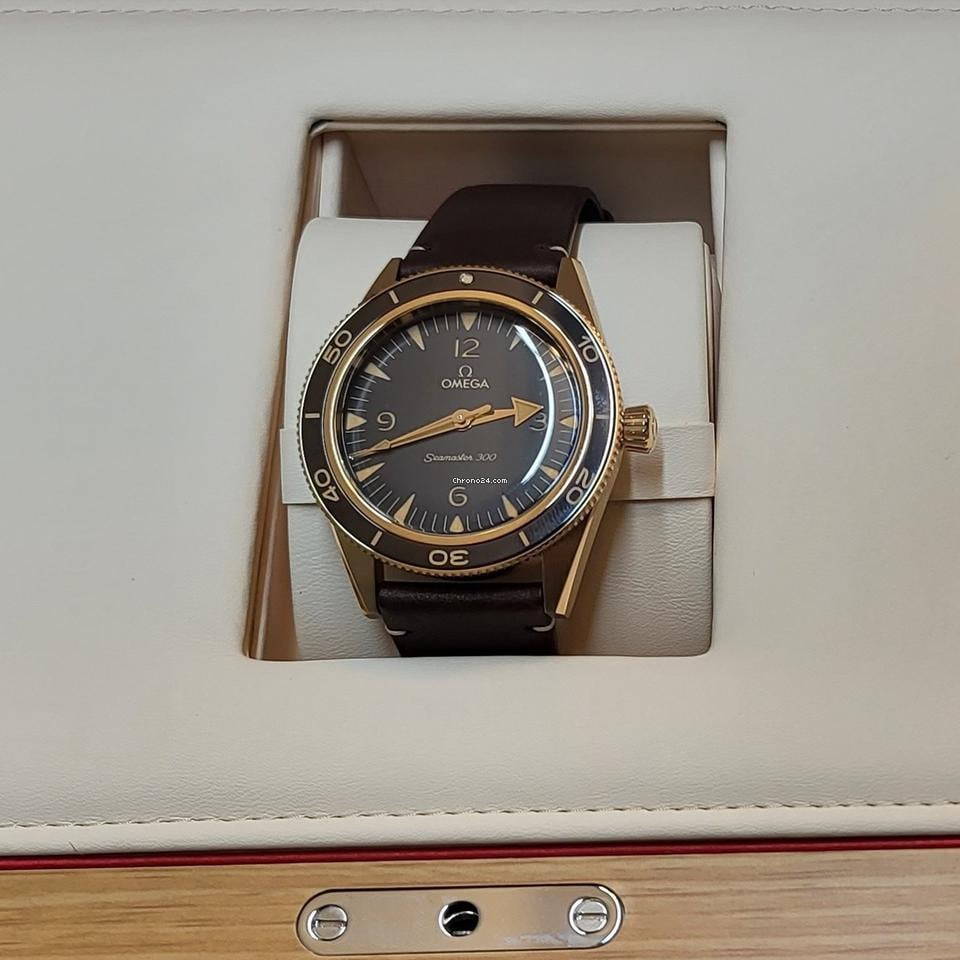 Omega Seamaster 300 Co-Axial Master Chronometer patiniertes Bronze Gold für Liebhaber lebendiger Material