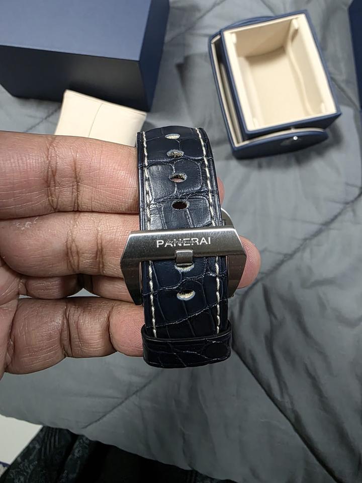 Panerai Luminor Marina comes with extra strap