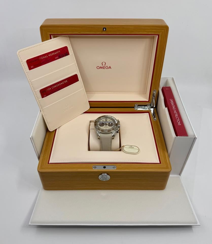 Omega Seamaster Planet Ocean Chronograph New 2026 - Seamaster Planet Ocean 600 M - Chronograph - 45,5 mm - Beige Dial