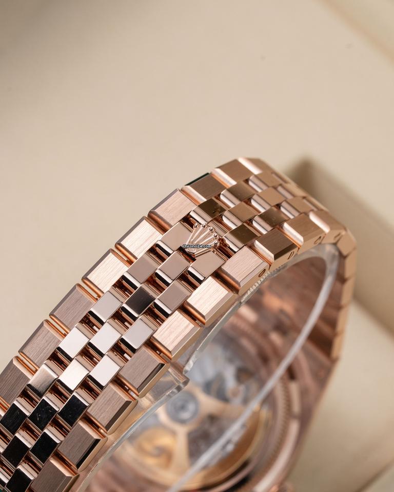 Rolex | Land-Dweller | 127335 | Rose gold | 40 mm | White | Automatic