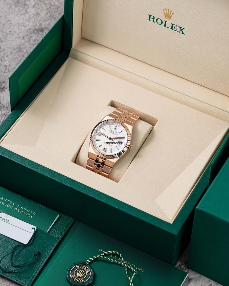 Rolex | Land-Dweller | 127335 | Rose gold | 40 mm | White | Automatic