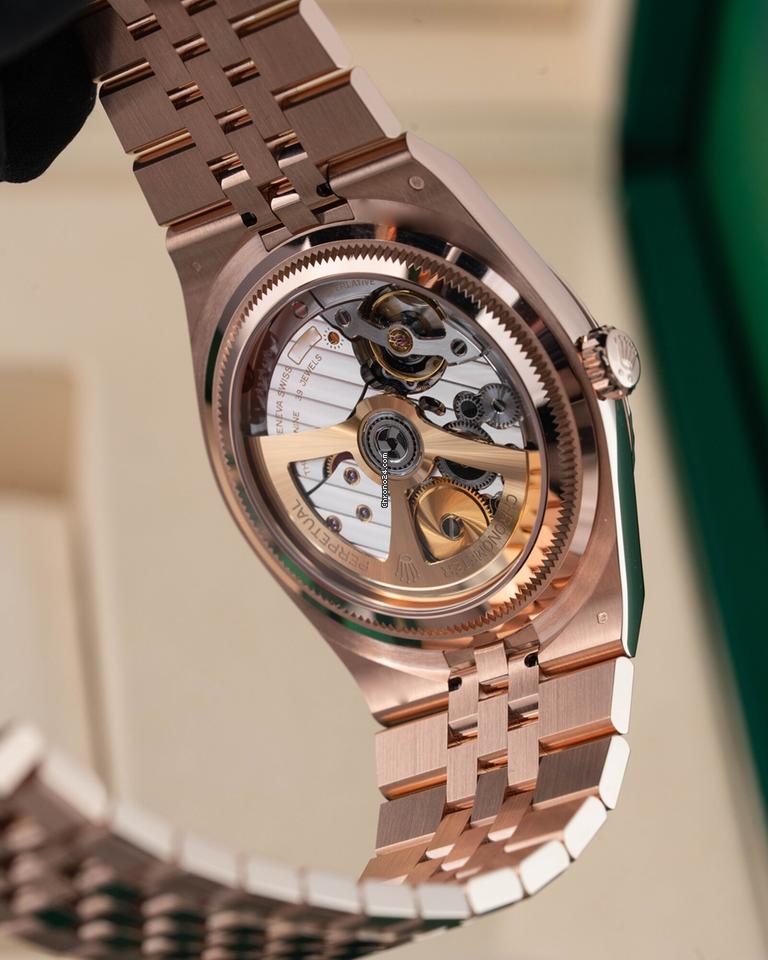 Rolex | Land-Dweller | 127335 | Rose gold | 40 mm | White | Automatic