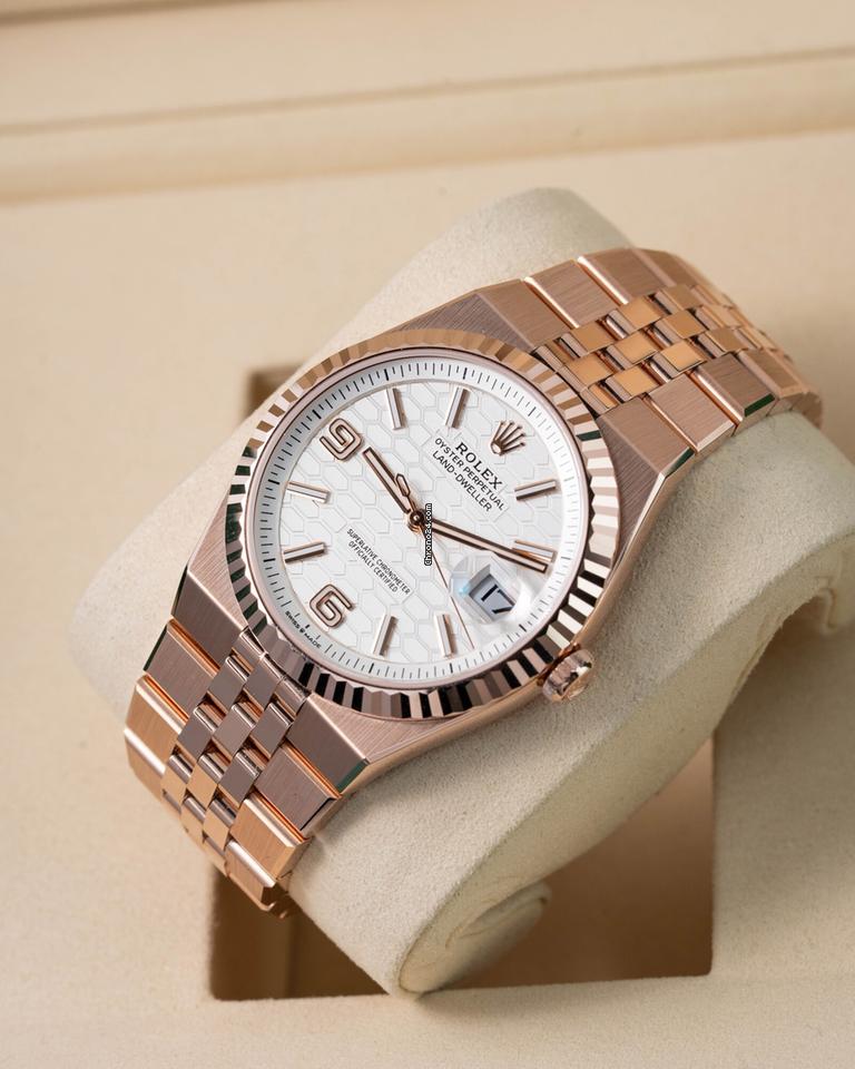 Rolex | Land-Dweller | 127335 | Rose gold | 40 mm | White | Automatic