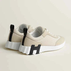 Bouncing sneaker