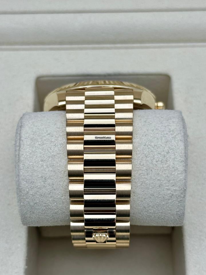 Rolex | Day-Date | 228238 | Yellow gold | 40 mm | Yellow gold | Black | Automatic