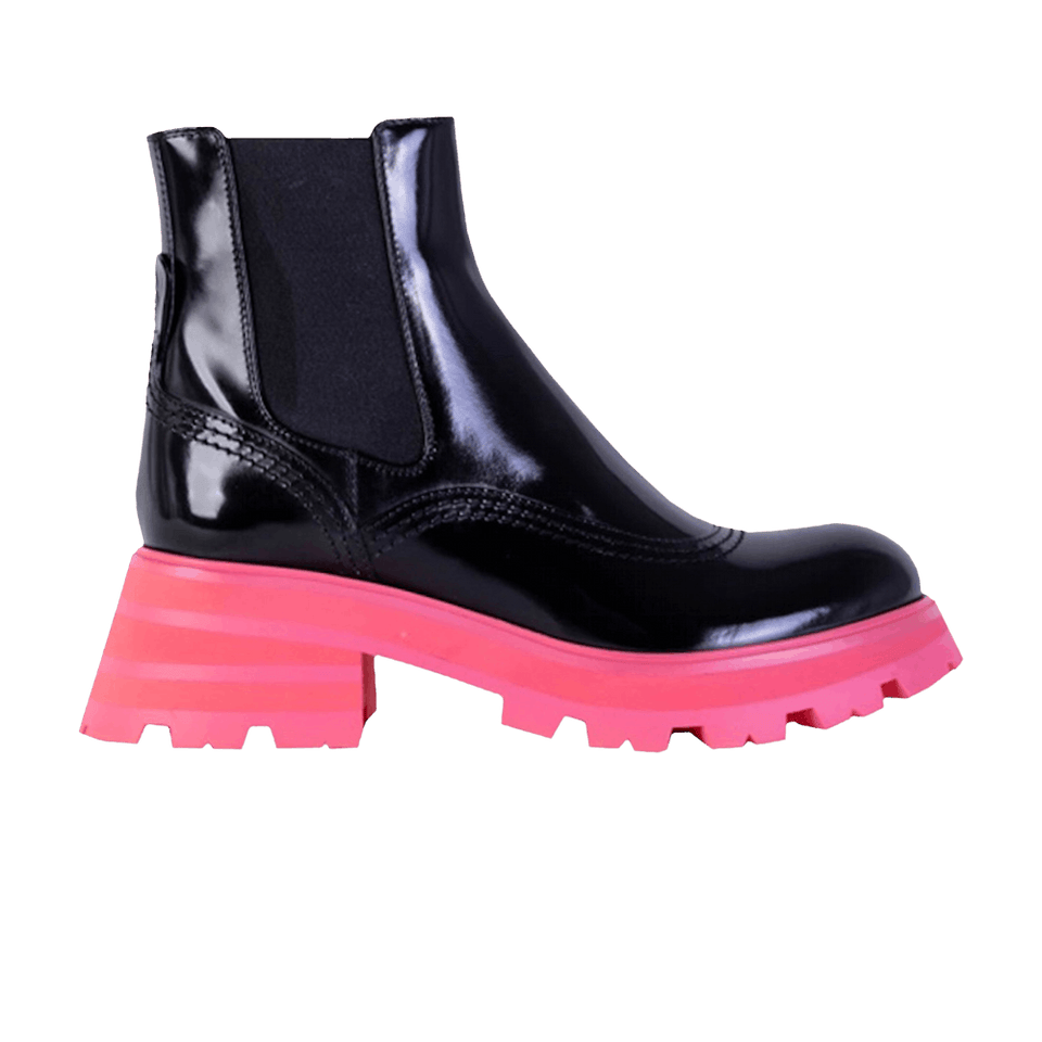Alexander McQueen Wmns Wander Chelsea Boot 'Black Pink'