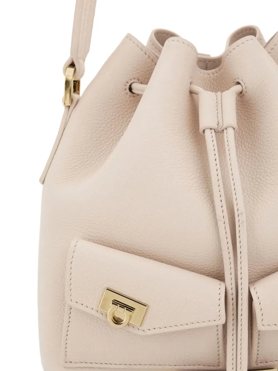 Hug bucket bag